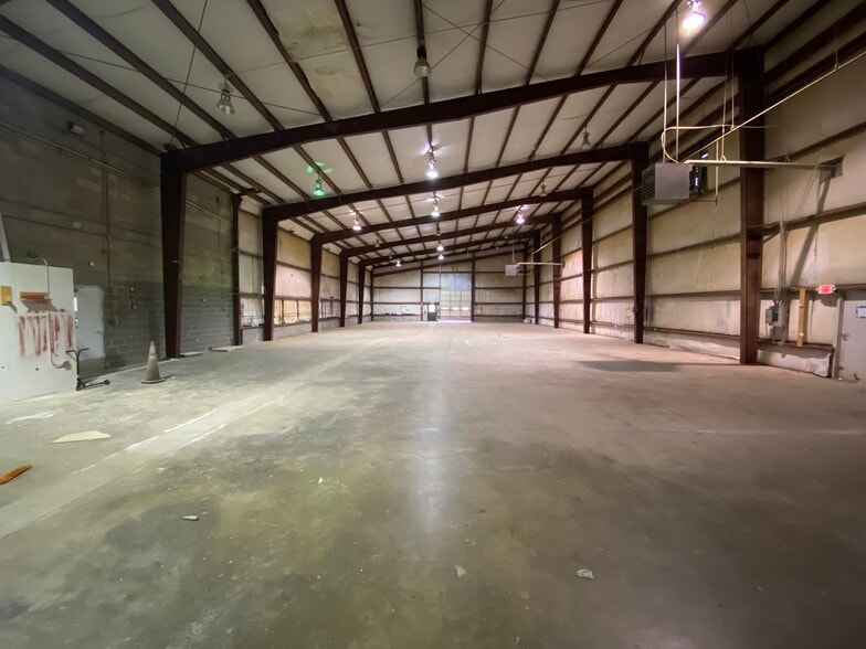 825 W Professional Pl, Chesapeake, VA for lease - Building Photo - Image 3 of 12