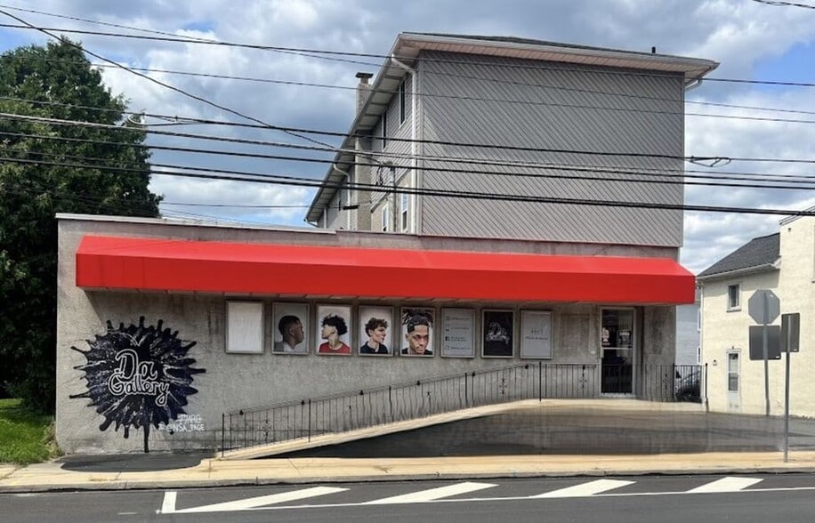 3921 Penn Ave, Sinking Spring, PA à louer - Photo du bâtiment - Image 2 de 6