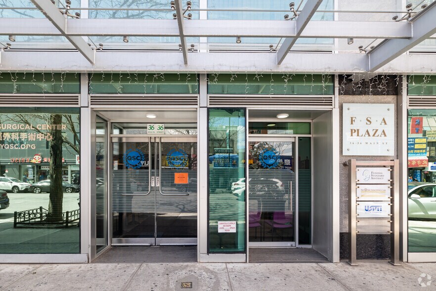 36-36 Main St, Flushing, NY à louer - Photo du bâtiment - Image 2 de 9