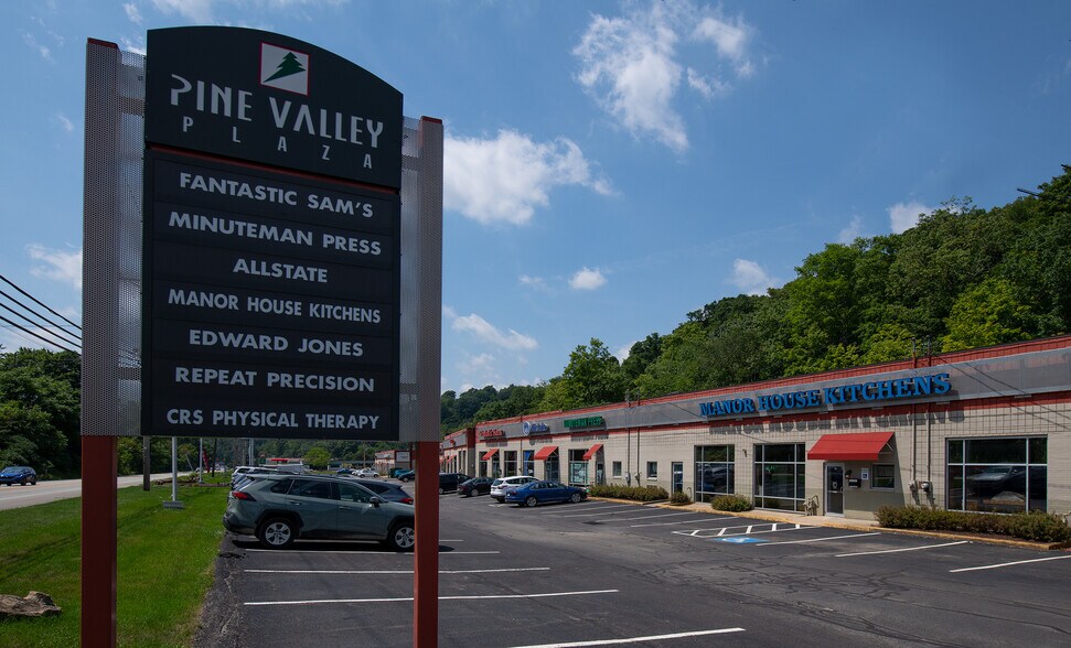 2035-2075 Golden Mile Hwy, Pittsburgh, PA à louer - Photo du bâtiment - Image 2 de 4