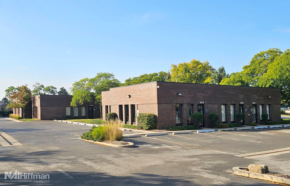825 N Cass Ave, Westmont, IL for lease Primary Photo- Image 1 of 10
