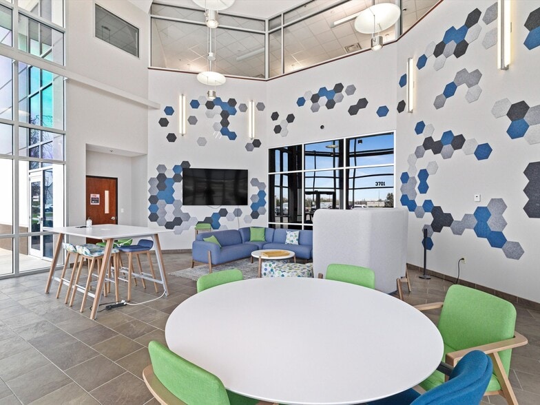 3701 Communications Way, Evansville, IN for lease - Interior Photo - Image 2 of 24