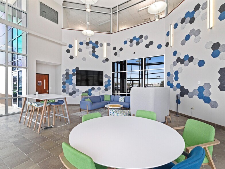 3701 Communications Way, Evansville, IN à louer - Photo intérieure - Image 2 de 24