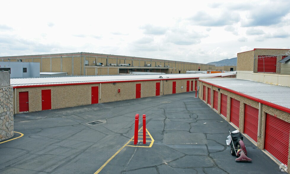 301 N Clark Dr, El Paso, TX à vendre - Photo du bâtiment - Image 2 de 3