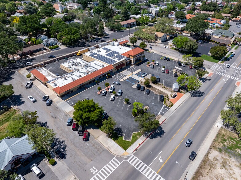 803-845 Spring St, Paso Robles, CA à vendre - Aérien - Image 2 de 3