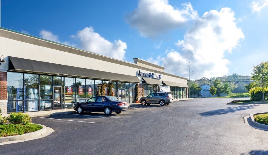 5640-5650 College Corner Pike, Oxford, OH for lease Building Photo- Image 1 of 5