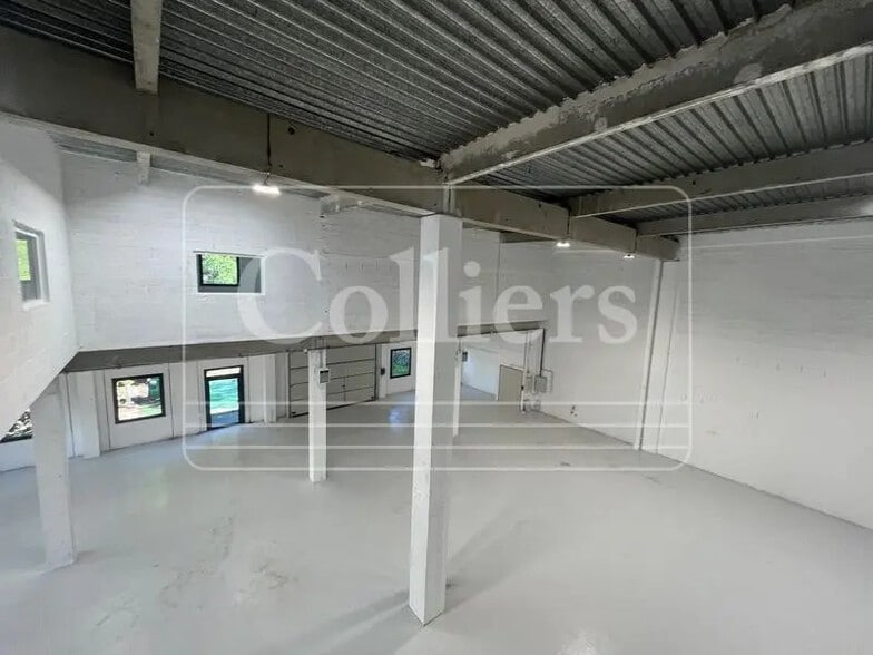 Flex in Vitrolles for lease - Interior Photo - Image 3 of 9