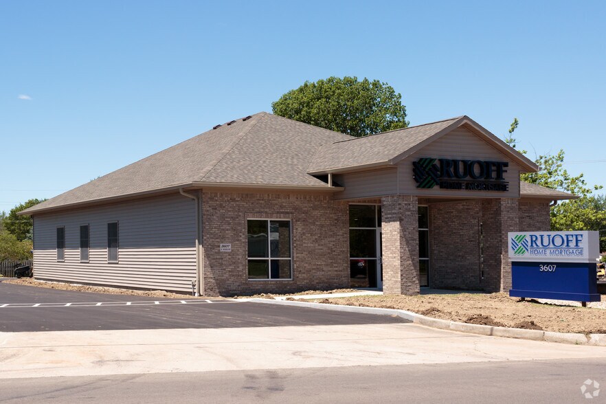 3607 N Wheeling Ave, Muncie, IN à vendre - Photo du bâtiment - Image 2 de 3