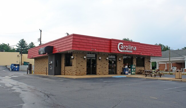 Plus de détails pour 3303 Wade Hampton Blvd, Taylors, SC - Commerce de détail à louer