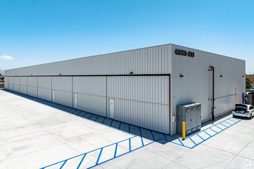 43250 Sunburst St, Indio, CA à vendre - Photo du bâtiment - Image 3 de 6