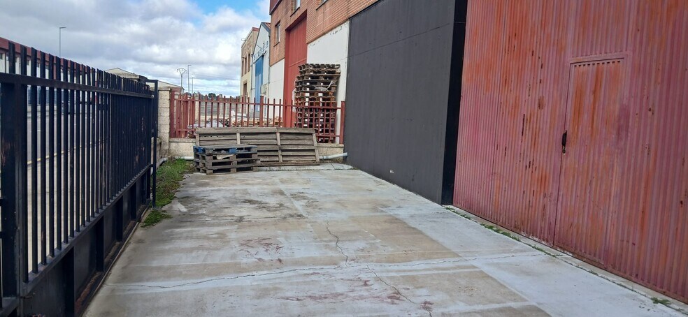 Calle Fuente Cañus Verus, 4, Toro, Zamora for lease - Building Photo - Image 3 of 9