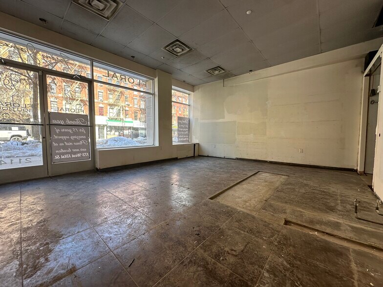2114 Frederick Douglass Blvd, New York, NY à louer - Photo du bâtiment - Image 3 de 8