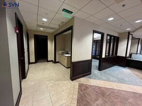 501 W State St, Geneva, IL à louer Photo intérieure- Image 2 de 5