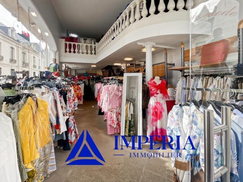 Retail in Tours for lease - Interior Photo - Image 3 of 10