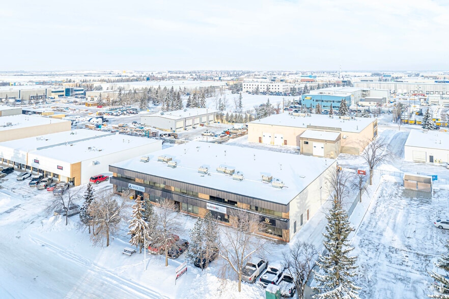 17306-17310 108 Av NW, Edmonton, AB à louer - Aérien - Image 2 de 3
