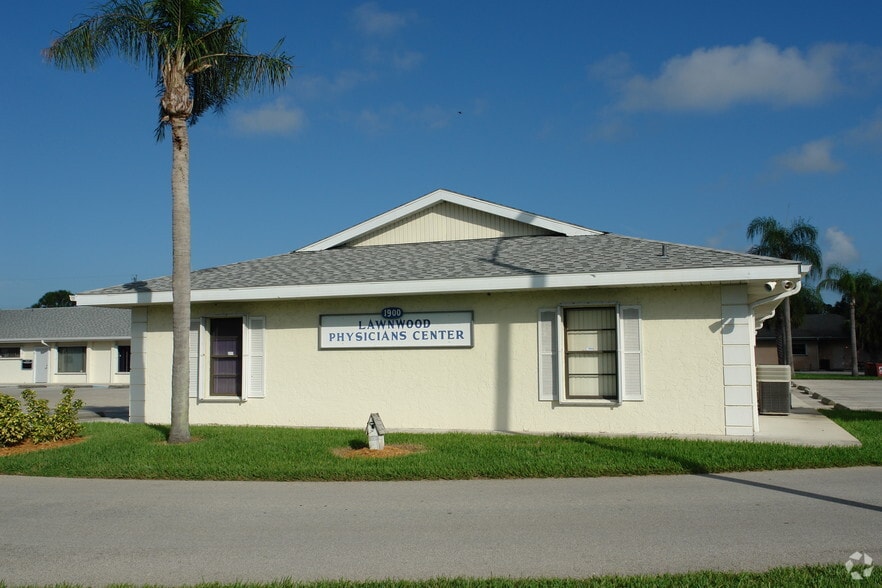 1900 Nebraska Ave, Fort Pierce, FL for lease - Building Photo - Image 2 of 45