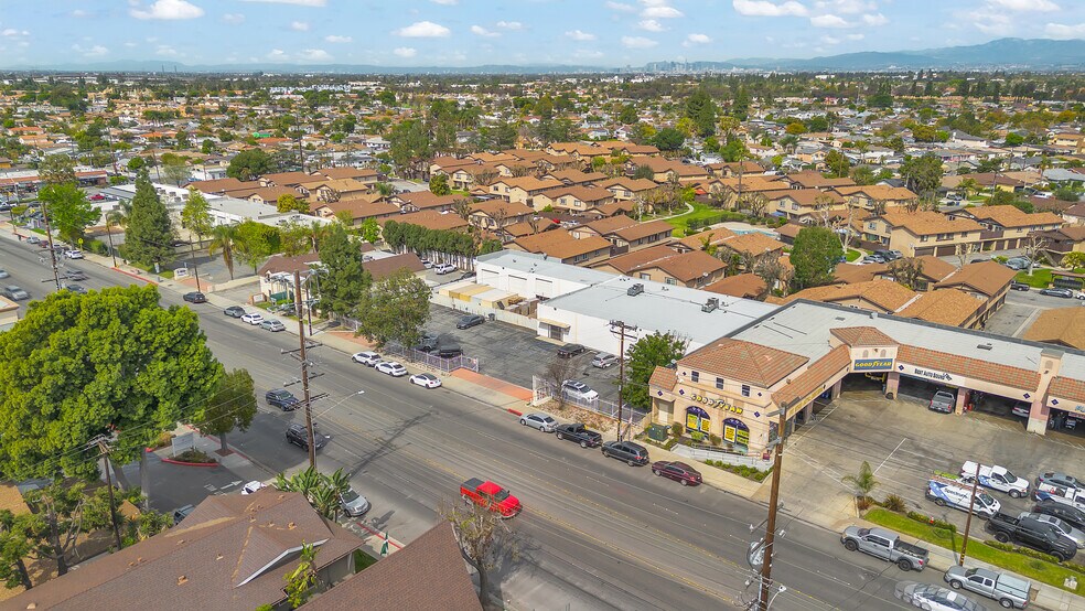 8595 Rosecrans Ave, Paramount, CA à vendre - Photo du bâtiment - Image 3 de 8