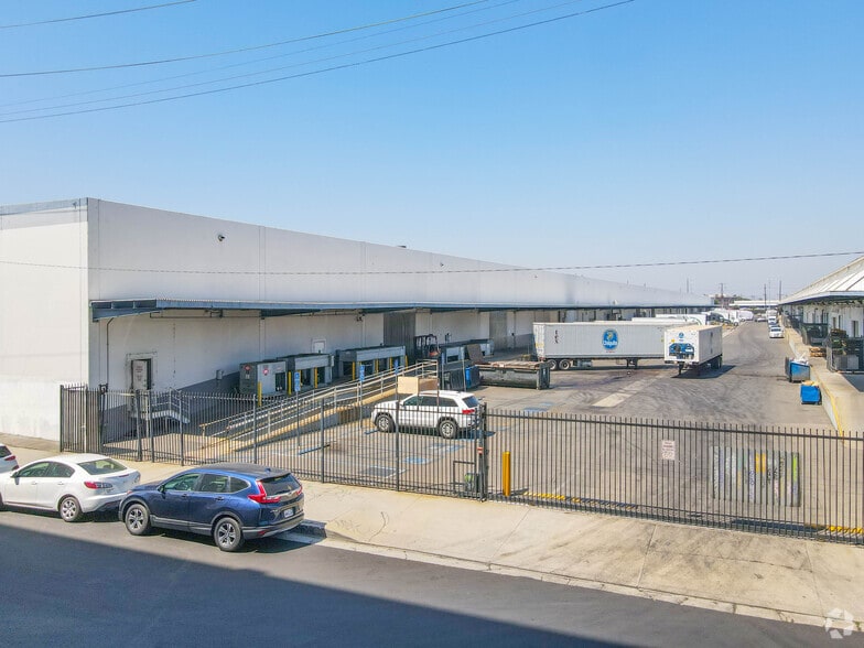 1205-1321 Wholesale St, Los Angeles, CA for lease - Building Photo - Image 2 of 15