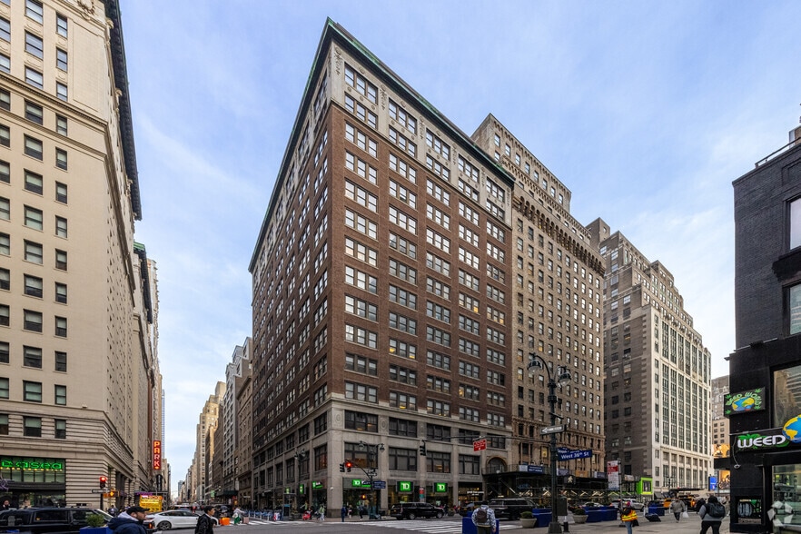 469 Seventh Ave, New York, NY for lease - Primary Photo - Image 1 of 18