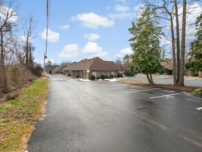 1998 Hendersonville Rd, Asheville, NC à louer Photo intérieure- Image 2 de 24