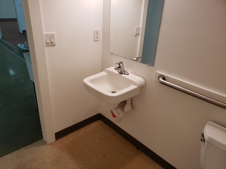 3059-3061 SE Monroe St, Stuart, FL à louer - Photo du bâtiment - Image 3 de 42