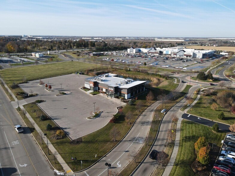 3552 Market Ln, Kenosha, WI à vendre - Photo du bâtiment - Image 3 de 58