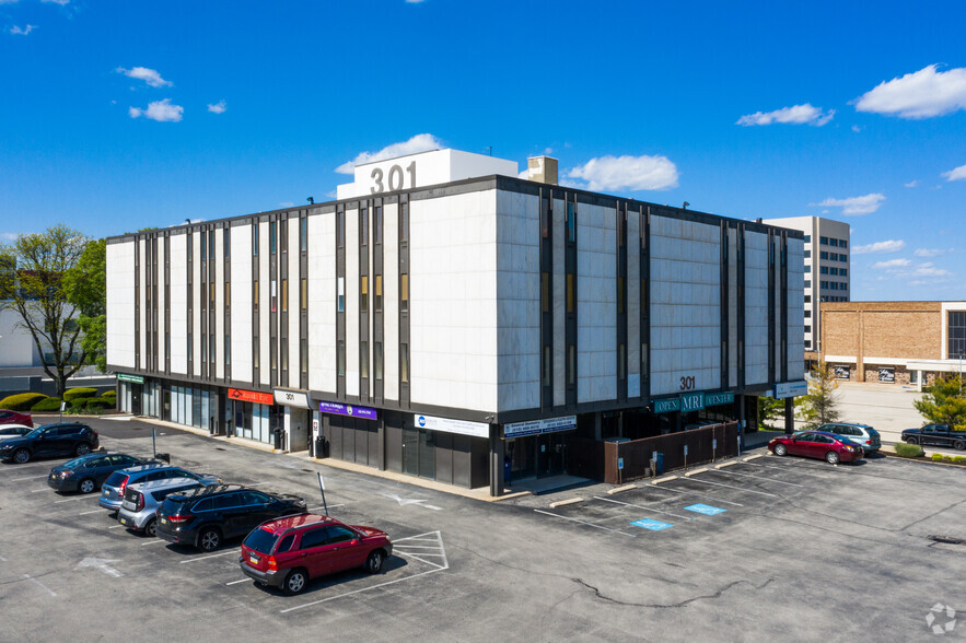 301 City Line Ave, Bala Cynwyd, PA for lease - Primary Photo - Image 1 of 8