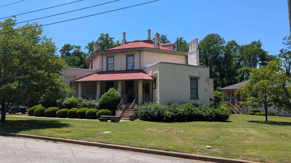 101 Woodrow St, Laurens, SC for sale - Building Photo - Image 2 of 4