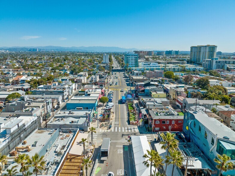 26 Washington Blvd, Marina Del Rey, CA à louer - Aérien - Image 3 de 11