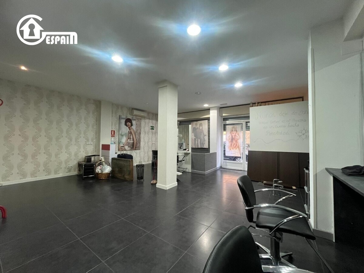 Madrid, MAD 28024 - Unit 01 - - Interior Photo - Image 2 of 11