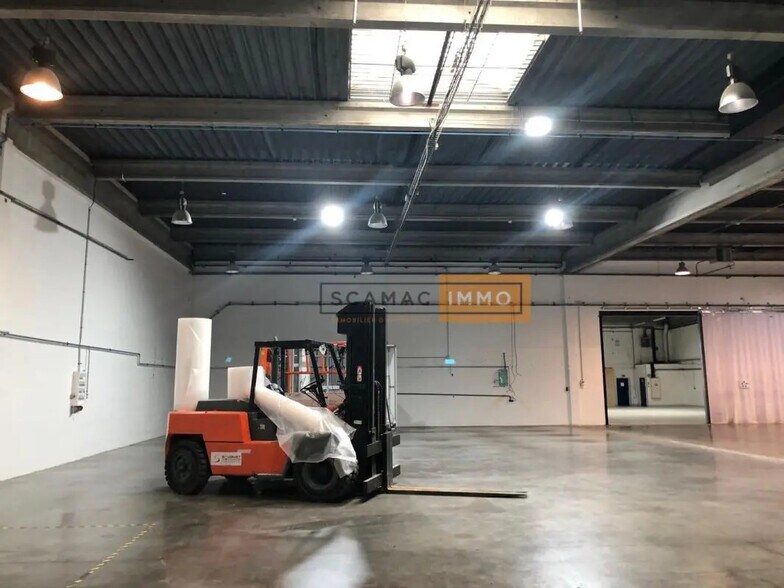 Office in Gennevilliers for lease - Building Photo - Image 2 of 7