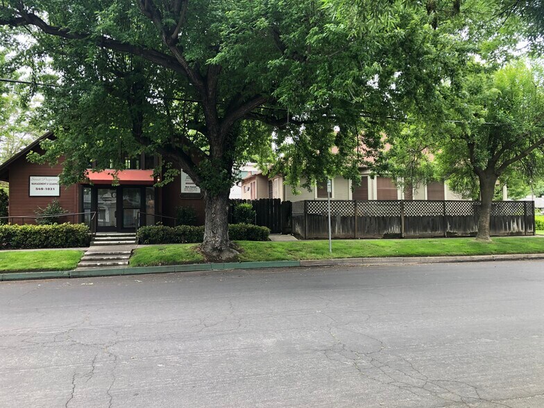 1608 F St, Modesto, CA à vendre - Photo du bâtiment - Image 2 de 26