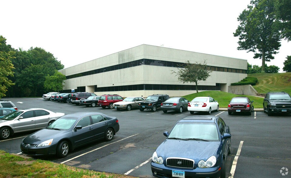 20 Western Blvd, Glastonbury, CT à louer - Photo du bâtiment - Image 2 de 13