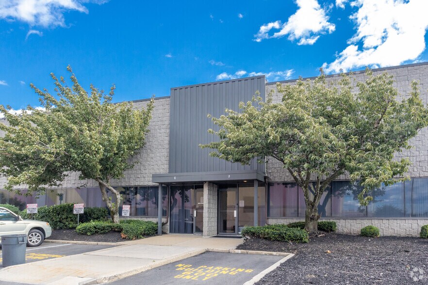 600 Corporate Ct, South Plainfield, NJ à louer - Photo du bâtiment - Image 3 de 7