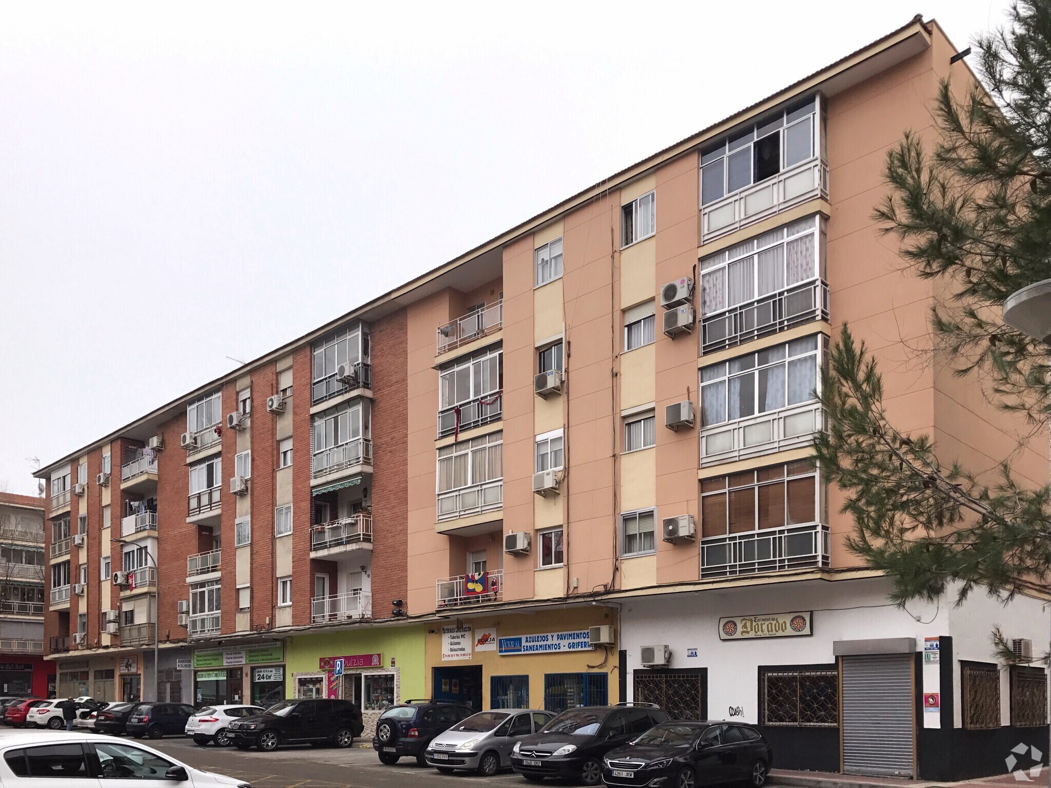 Retail in Parla, Madrid for lease Primary Photo- Image 1 of 2