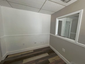 2502 2nd St, Fort Myers, FL for lease Interior Photo- Image 1 of 3