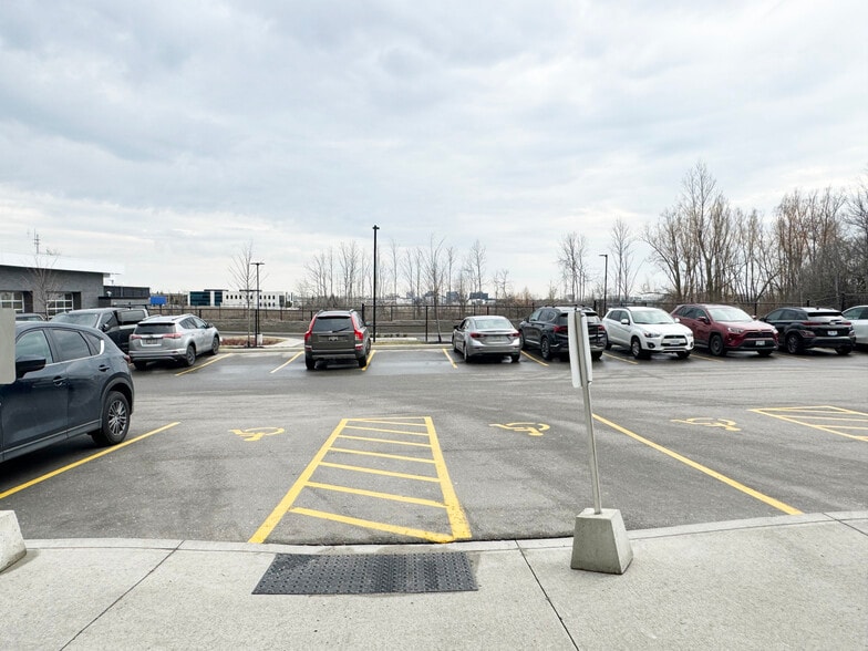 200 Cachet Woods Crt, Markham, ON for sale - Building Photo - Image 2 of 14