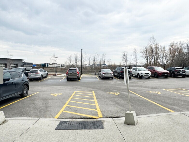 200 Cachet Woods Crt, Markham, ON à vendre - Photo du bâtiment - Image 2 de 14