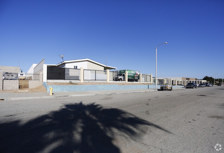 42654 N 10th St W, Lancaster, CA à vendre - Photo du bâtiment - Image 3 de 4