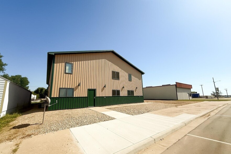 114 Main St N, Berthold, ND à vendre - Photo du bâtiment - Image 2 de 11