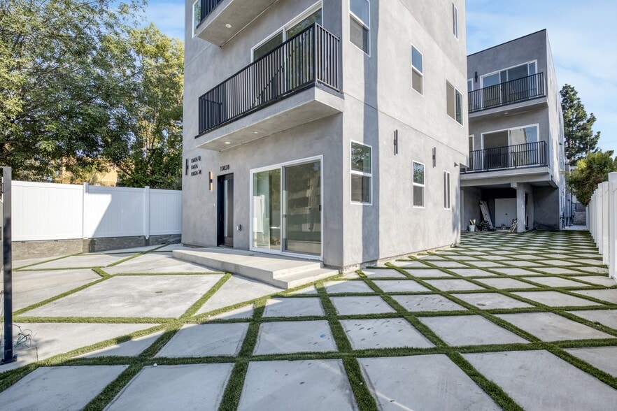 10828 Hesby St, North Hollywood, CA for sale - Building Photo - Image 2 of 98