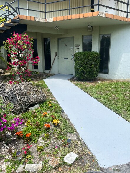 18500 NE 5th Ave, Miami Gardens, FL à louer - Photo du bâtiment - Image 3 de 6