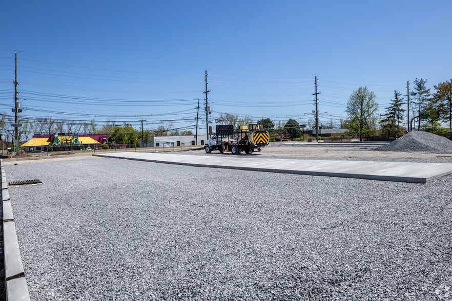 890 Paterson Plank Rd, East Rutherford, NJ for lease - Primary Photo - Image 1 of 1
