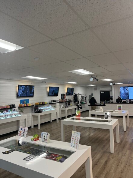 113-119 N A St, Lompoc, CA à vendre - Photo intérieure - Image 3 de 9