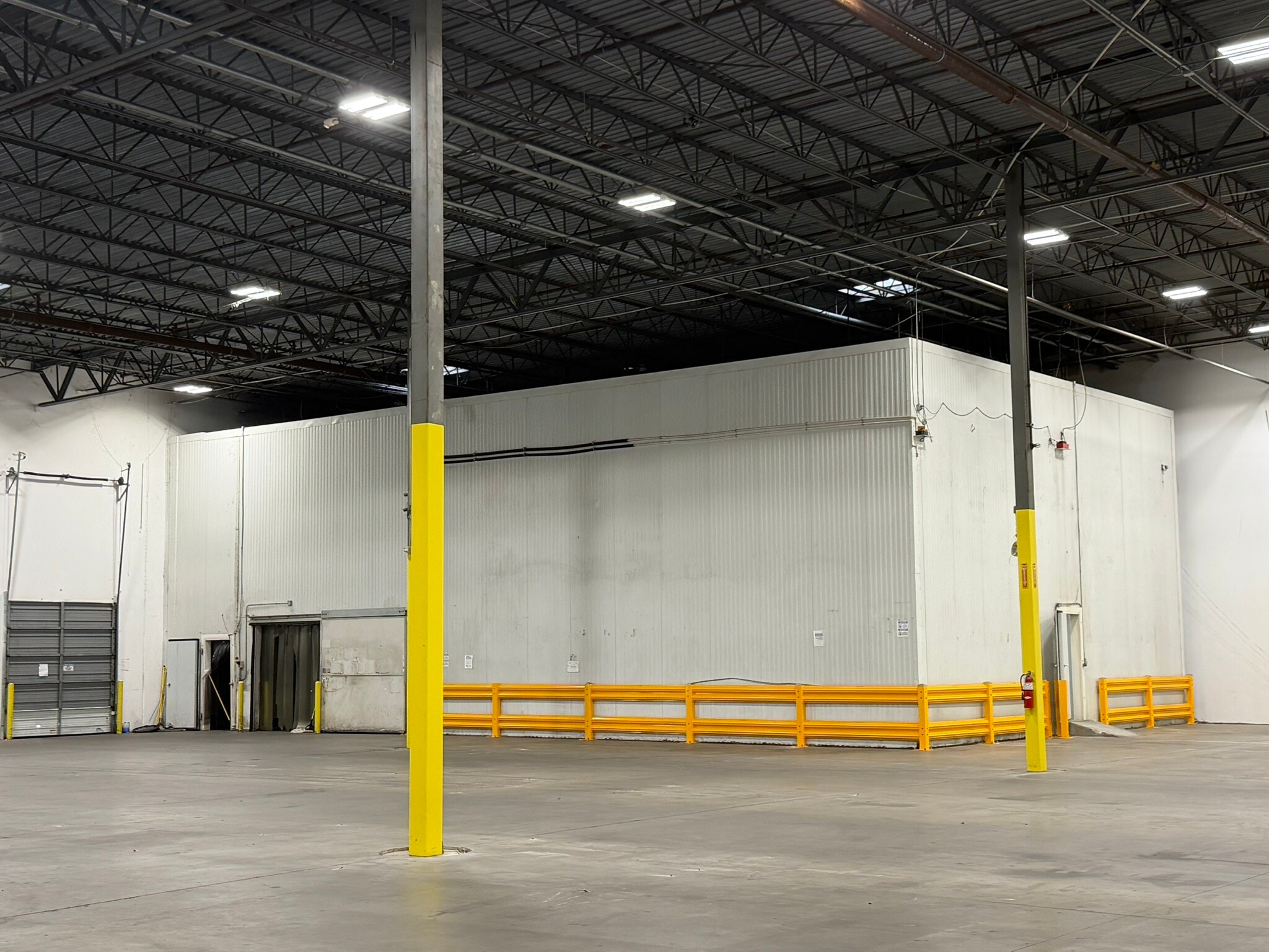 8207 North Loop E, Houston, TX for lease Interior Photo- Image 1 of 6