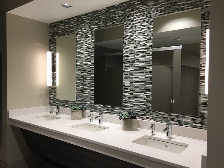 915 National Pky, Schaumburg, IL for lease - Interior Photo - Image 3 of 5