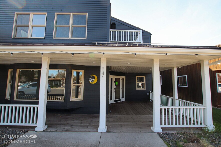 141 W Main Ave, Sisters, OR à louer - Photo du bâtiment - Image 3 de 10