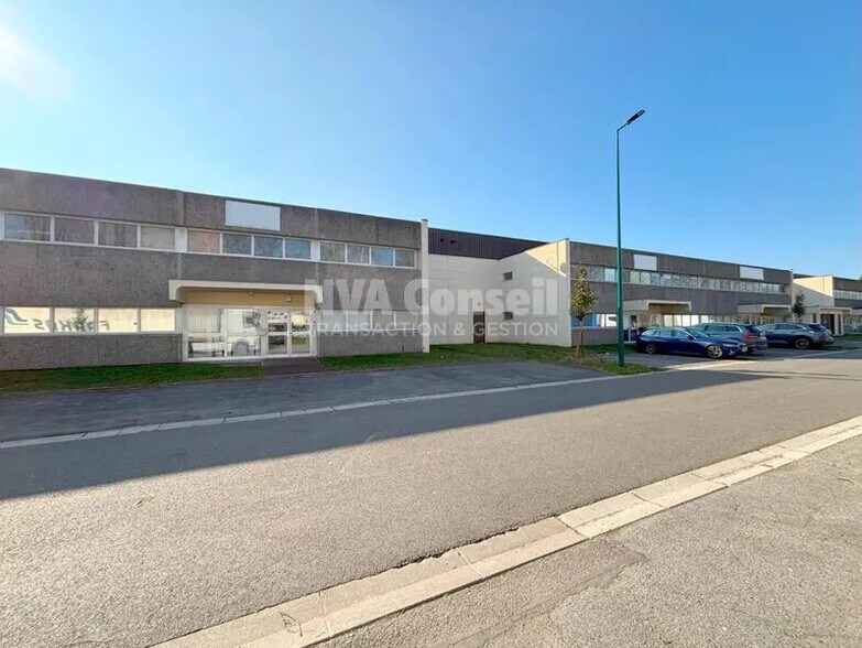 Industrial in SAINT-OUEN-L'AUMONE for lease - Building Photo - Image 1 of 12