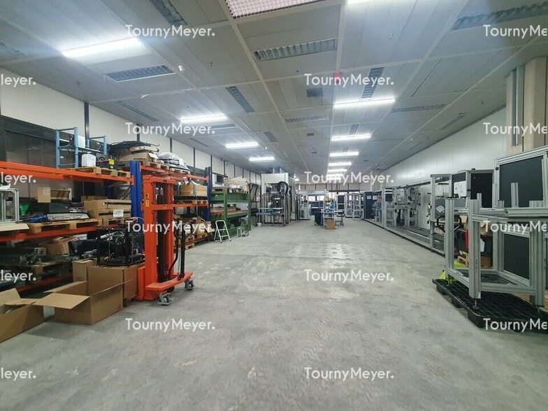 Flex in Canéjan for lease - Interior Photo - Image 3 of 7