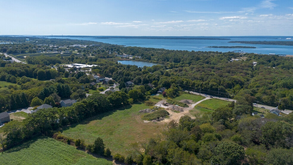 1200-1220 W Main Rd, Portsmouth, RI for sale - Building Photo - Image 3 of 10